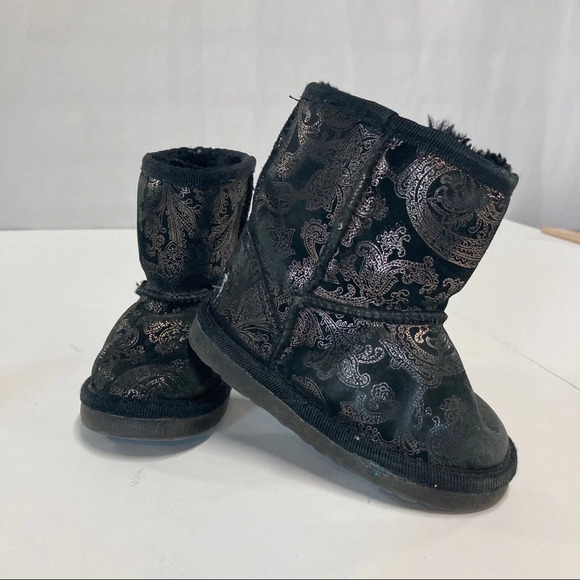 UGG Black and Gold Paisley 24 months boots fur lined - Picture 1 of 7